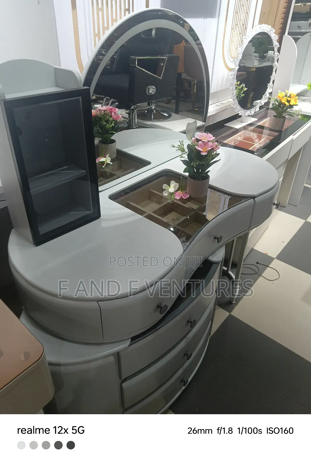 Modern Make Ups Set Ups