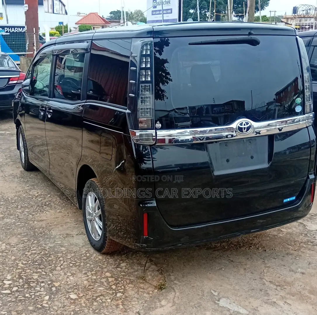 Toyota Voxy SV Premium 2014 Black