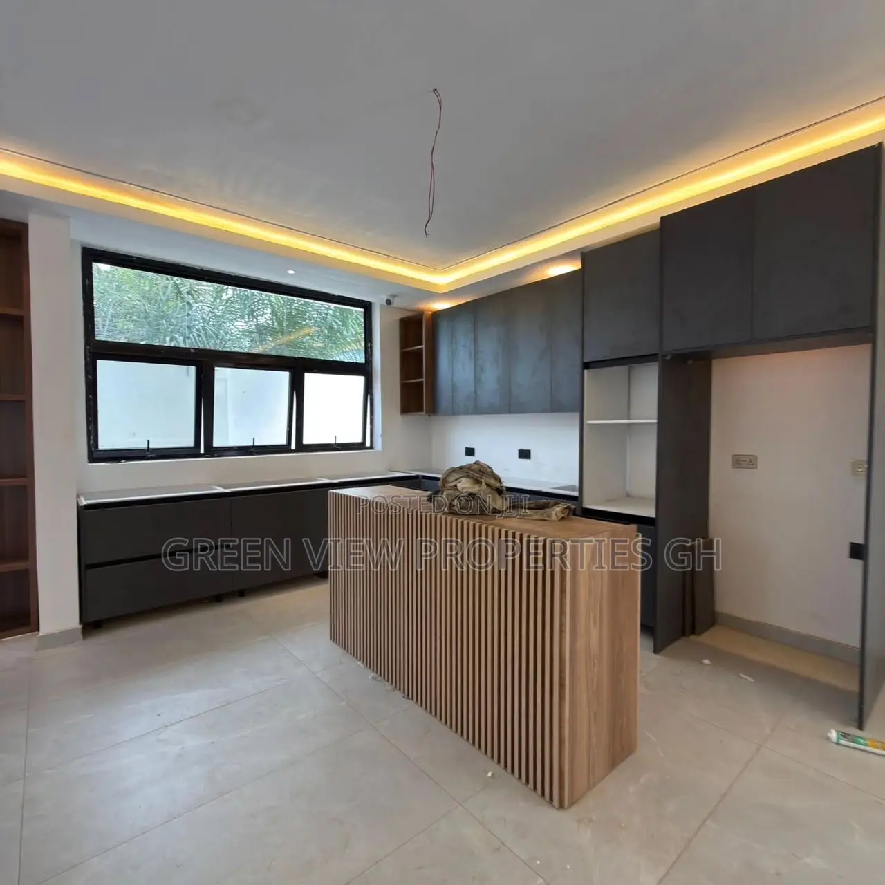 4bdrm Duplex in East Legon for sale