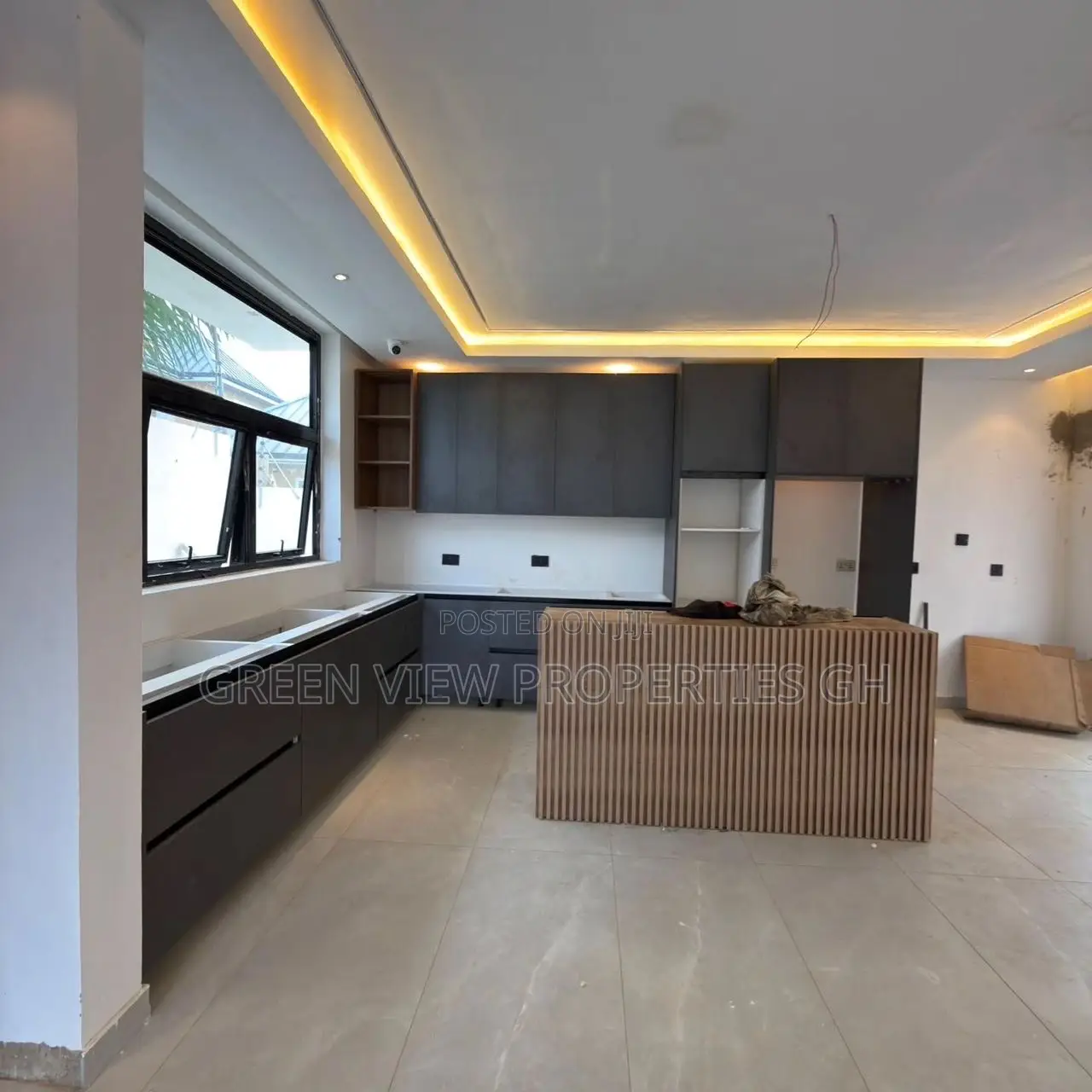 4bdrm Duplex in East Legon for sale