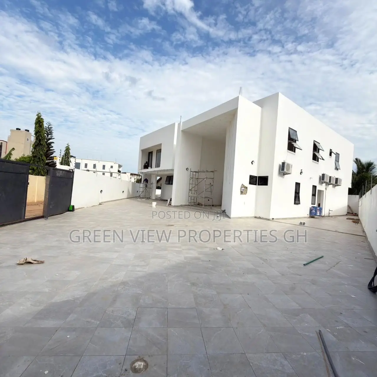 4bdrm Duplex in East Legon for sale
