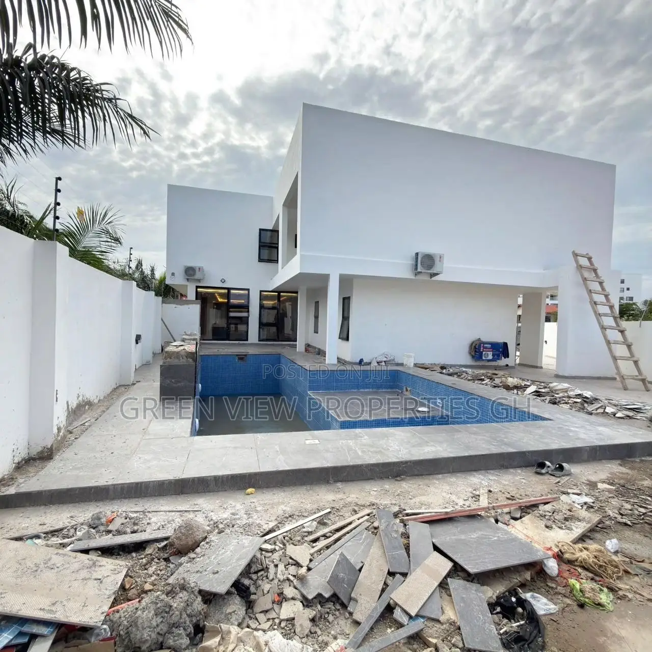 4bdrm Duplex in East Legon for sale