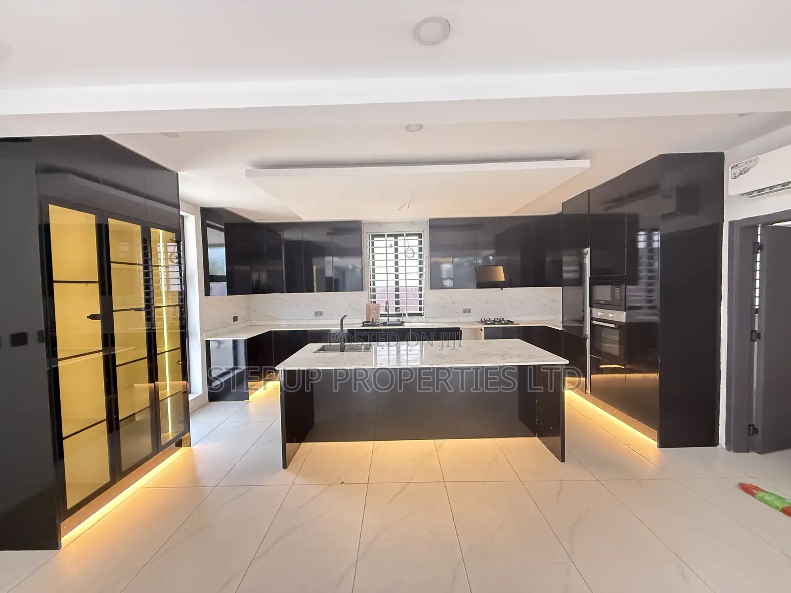 5bdrm House in East Legon Hills for sale