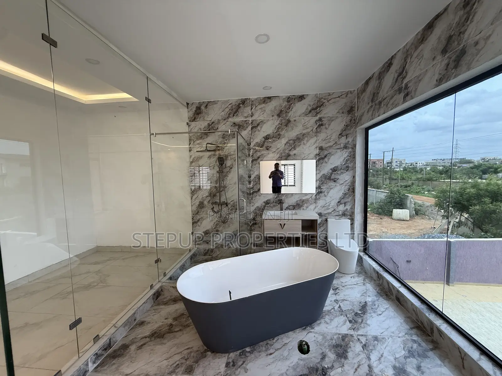 5bdrm House in East Legon Hills for sale