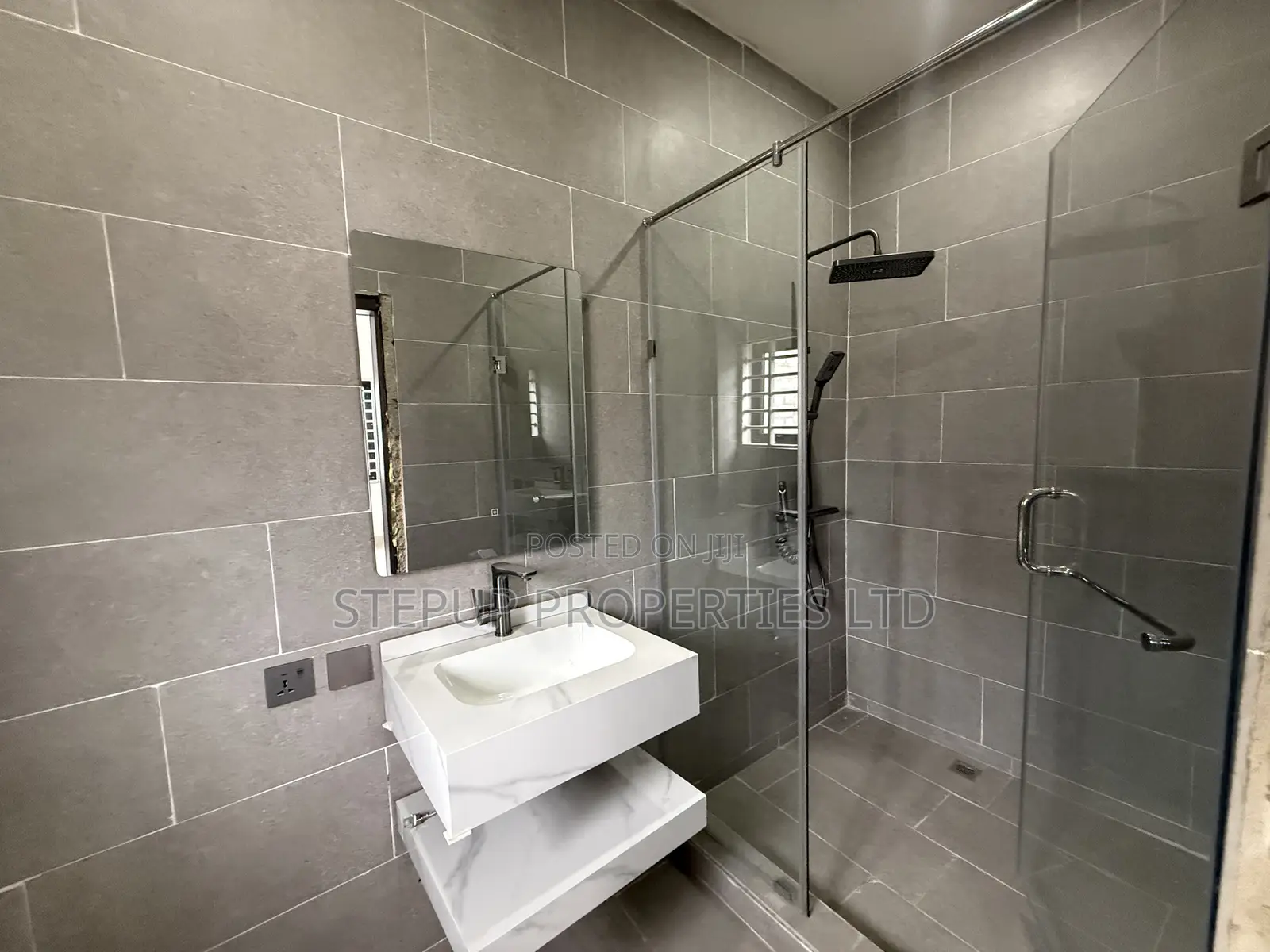 5bdrm House in East Legon Hills for sale