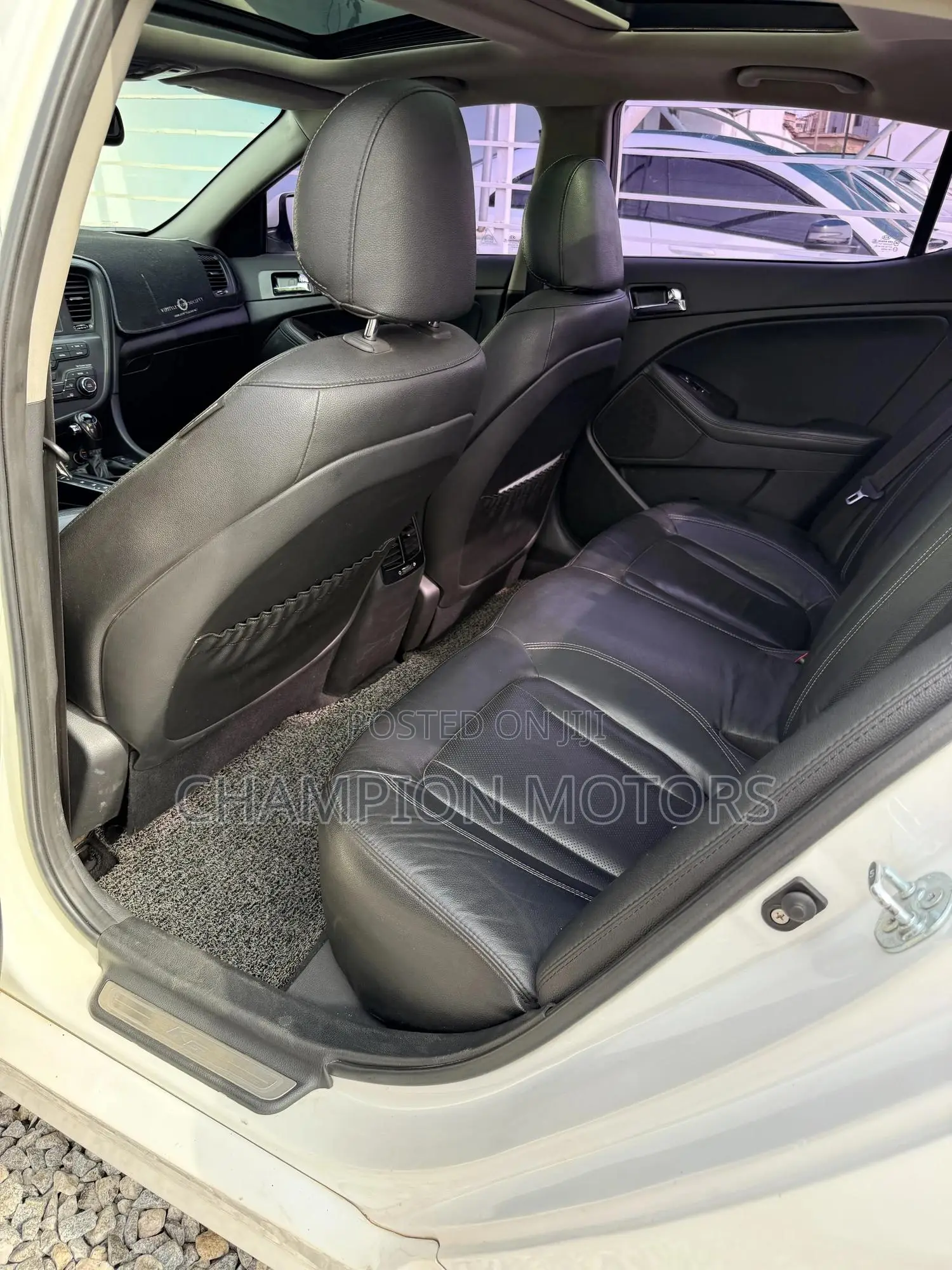 Kia K5 2011 White