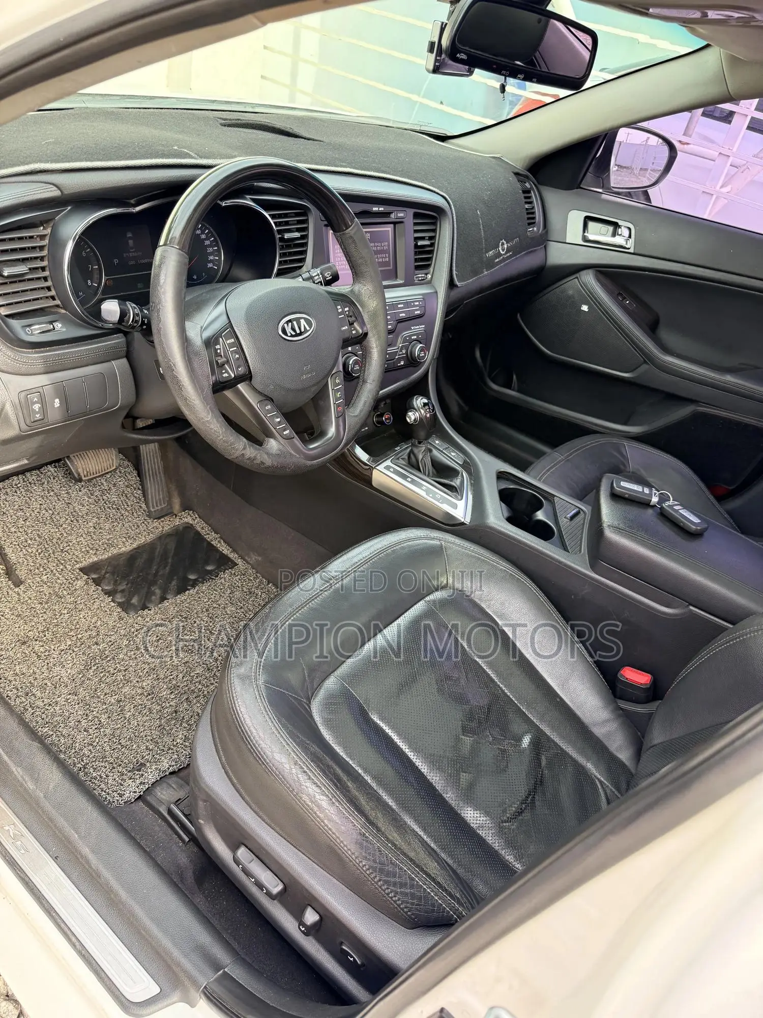 Kia K5 2011 White