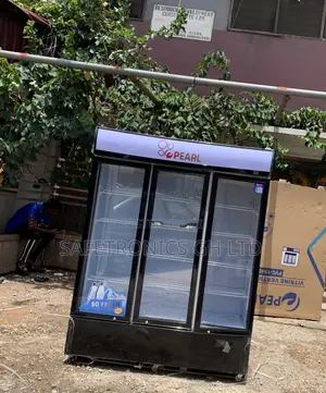 Grab Lockable Display Three PVC-150 950 Liters Fridge