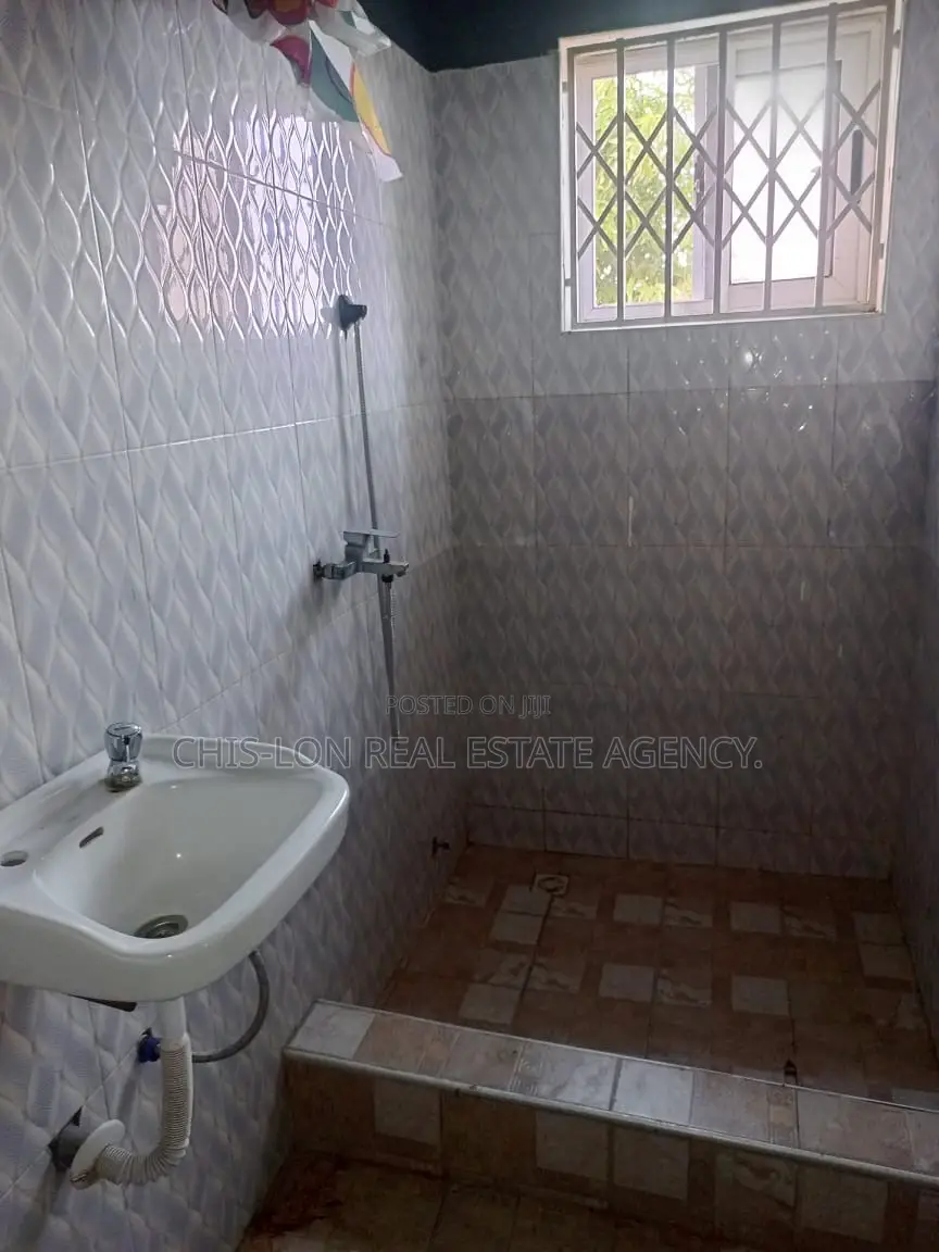 2bdrm Apartment in Santa Maria Hospital, School Complex Area for rent