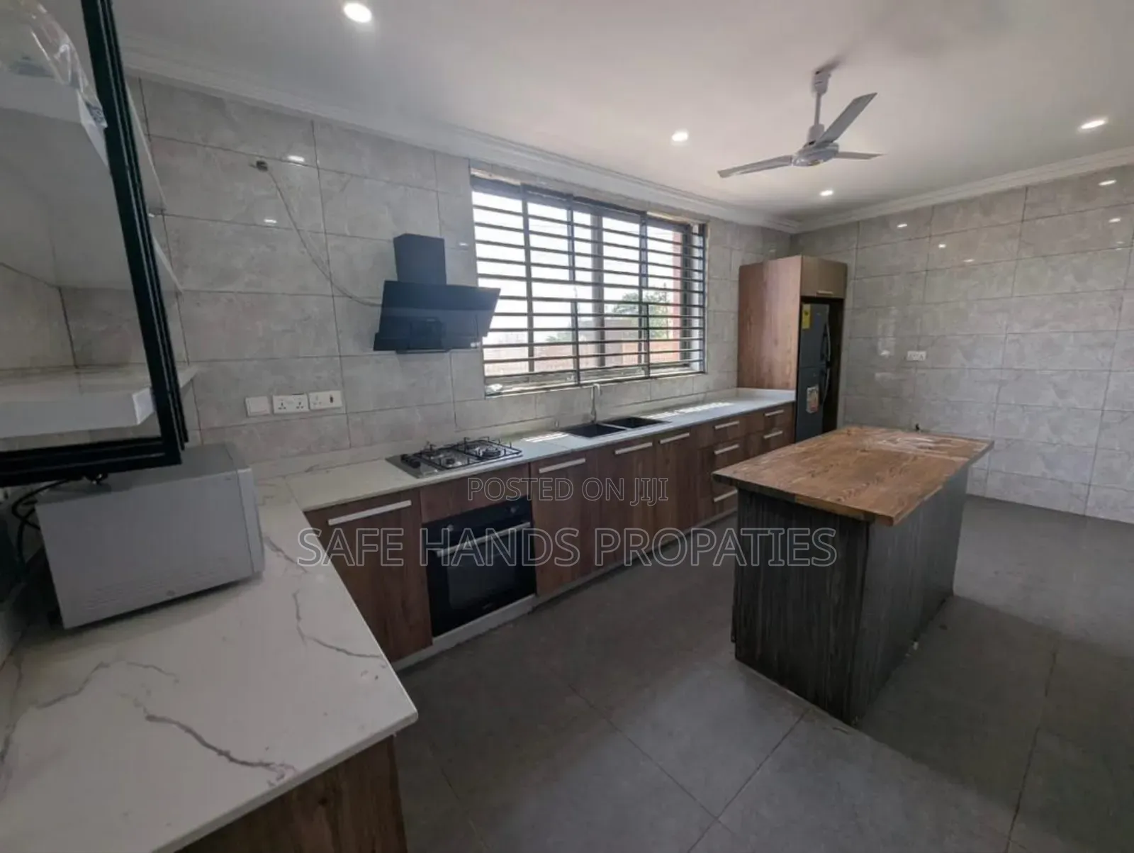 3bdrm Duplex in Accra Metropolitan for rent