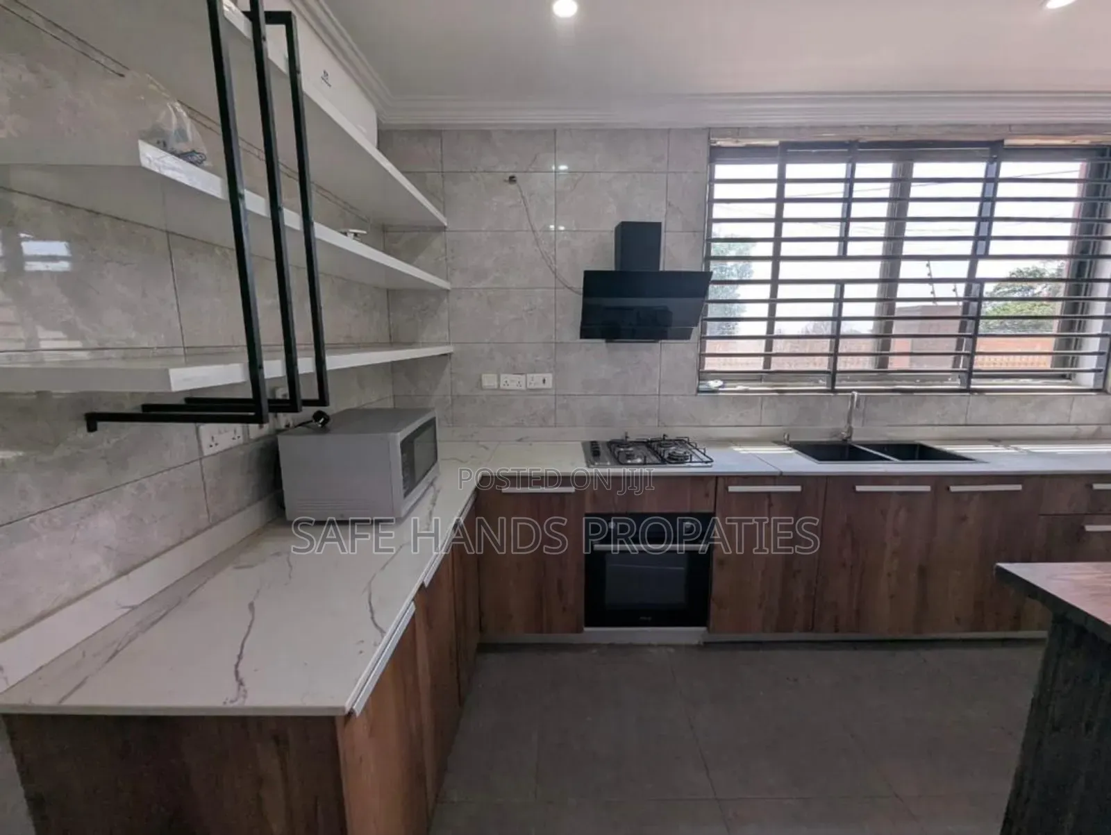 3bdrm Duplex in Accra Metropolitan for rent