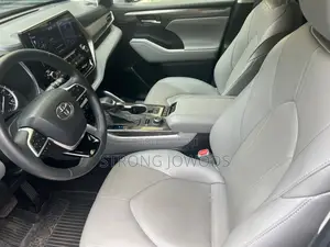 Toyota Highlander Limited 2022 Gray