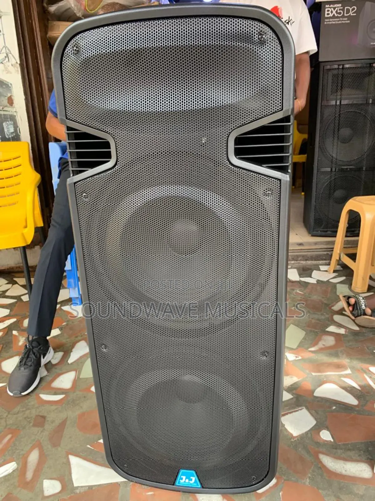 J J Rechargeable Bluetooth Speaker