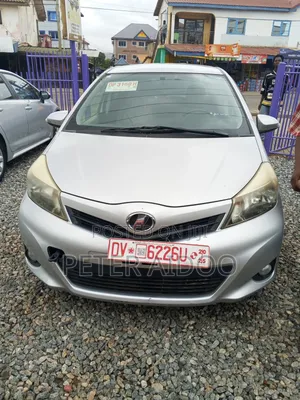 Toyota Vitz 2013 Silver