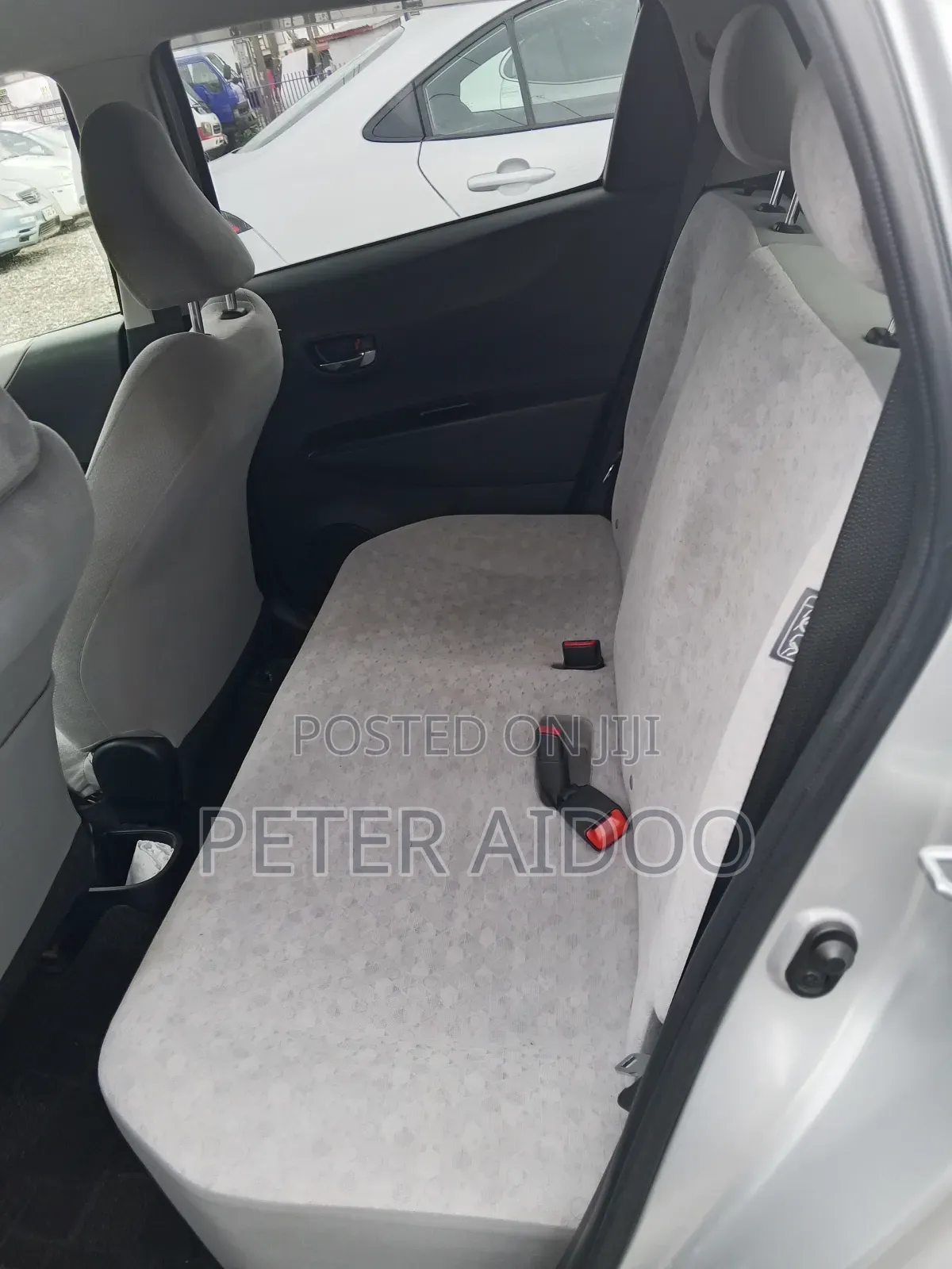 Toyota Vitz 2013 Silver