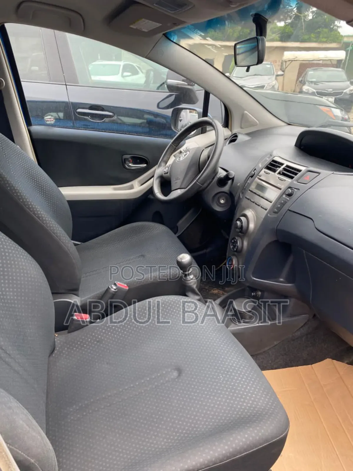 Toyota Yaris Base Hatchback 5dr 2011 Blue