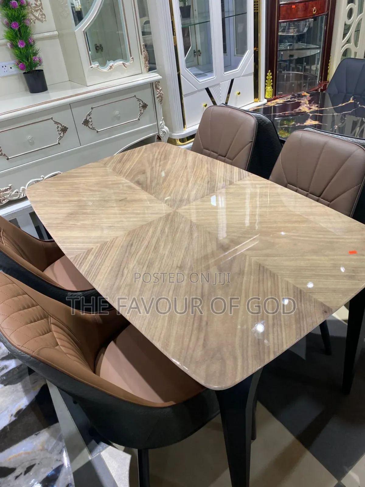 Luxurious 4 Seater Marble Dining Set