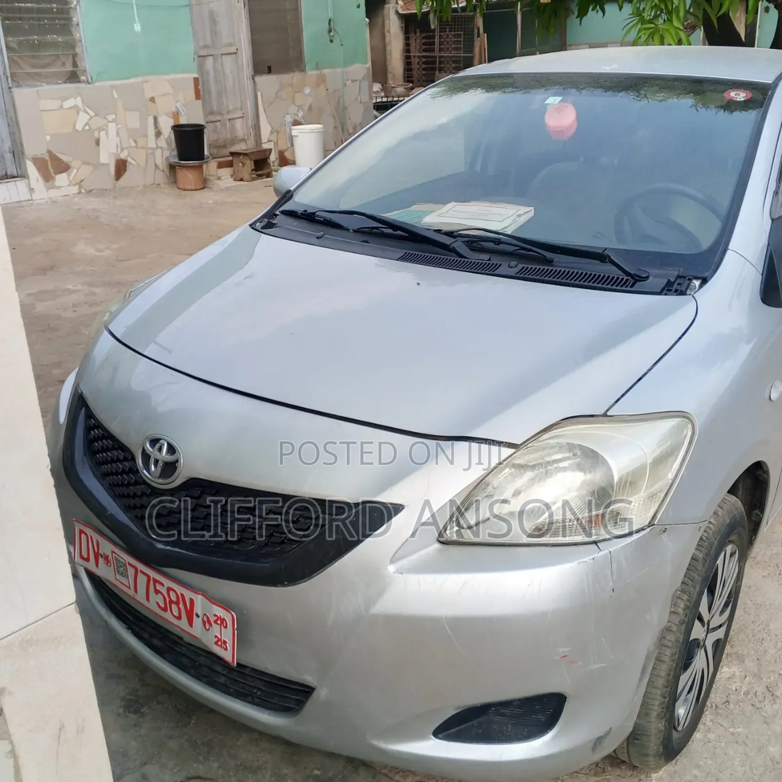 Toyota Belta 2010 Silver