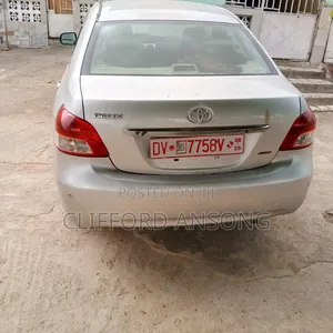 Toyota Belta 2010 Silver