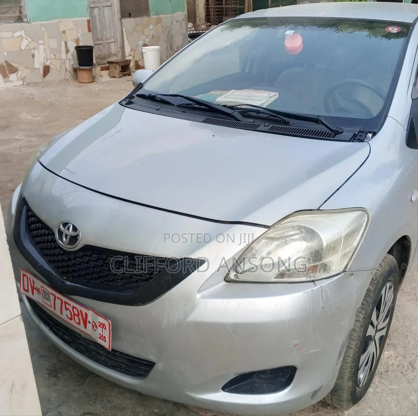 Toyota Belta 2010 Silver