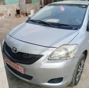 Toyota Belta 2010 Silver