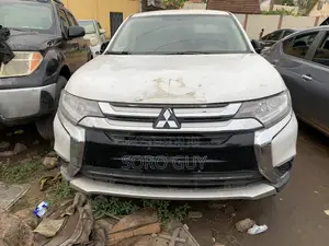 Mitsubishi Outlander 2016 White