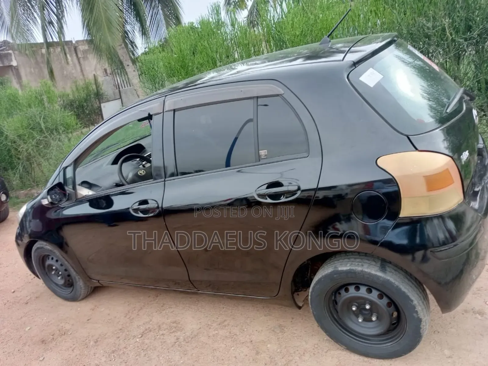 Toyota Vitz 1.3 AWD 5dr 2010 Black