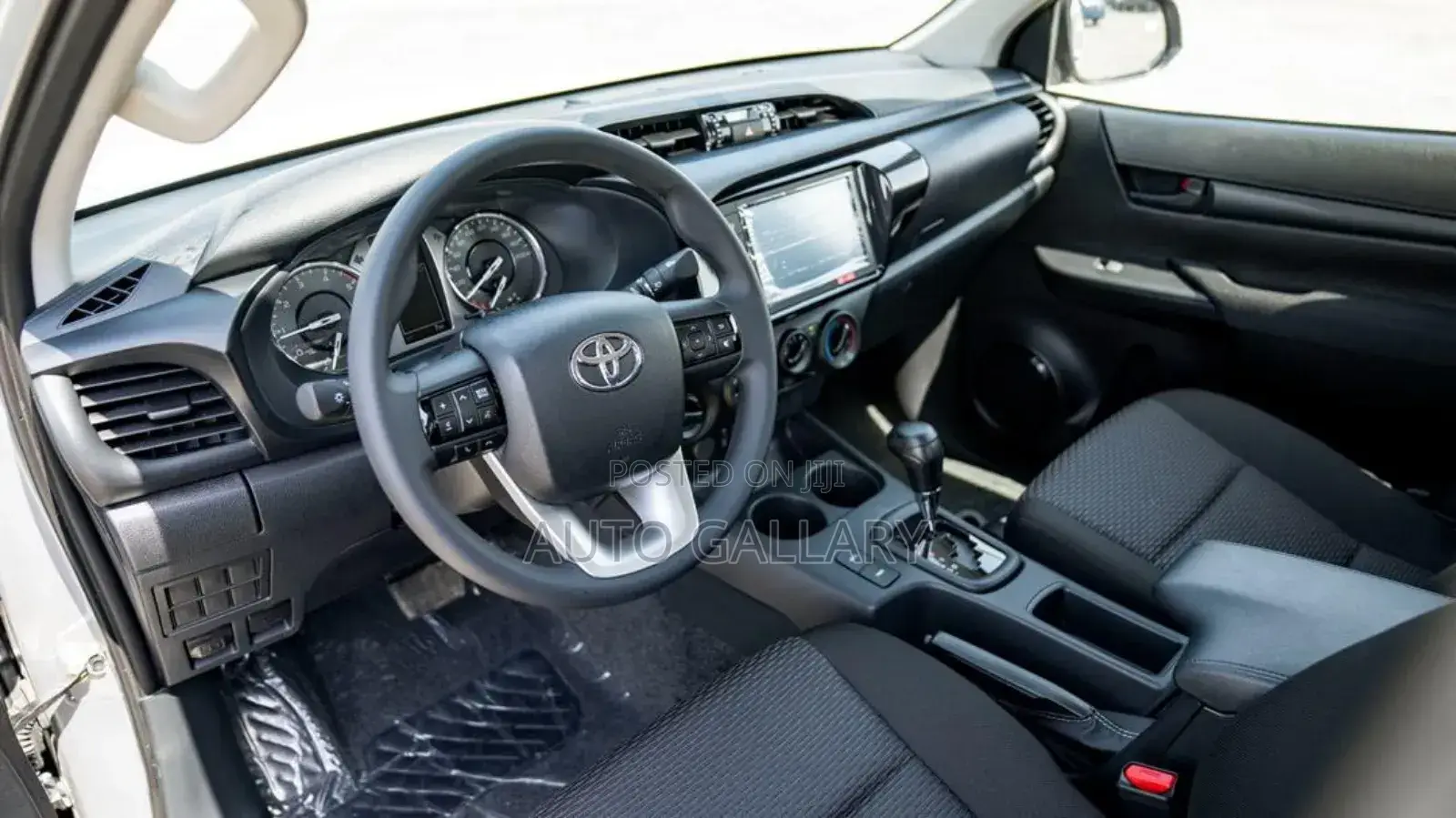 New Toyota Hilux 2025 Silver