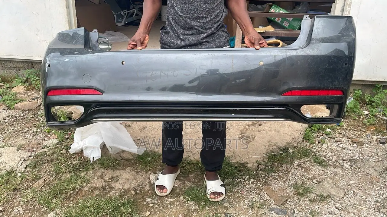 Hyundai Genesis 2015-2018 Rear Bumper With Reflector