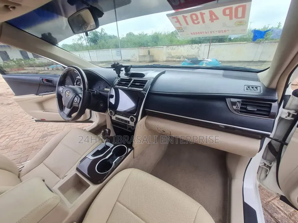 Toyota Camry LE 4dr Sedan (2.5L 4cyl 6A) 2017 White