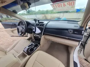 Toyota Camry LE 4dr Sedan (2.5L 4cyl 6A) 2017 White