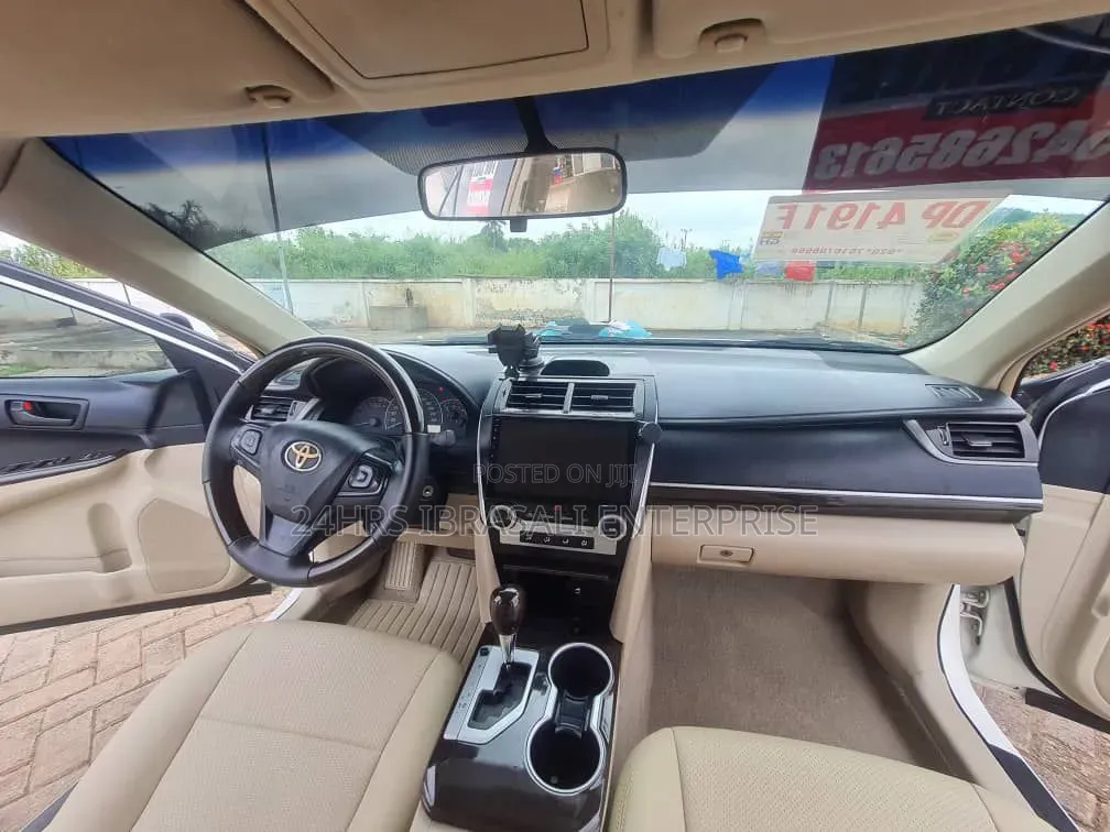 Toyota Camry LE 4dr Sedan (2.5L 4cyl 6A) 2017 White