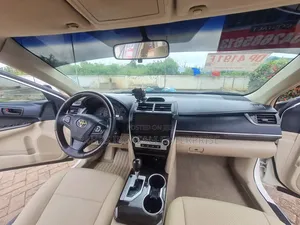 Toyota Camry LE 4dr Sedan (2.5L 4cyl 6A) 2017 White