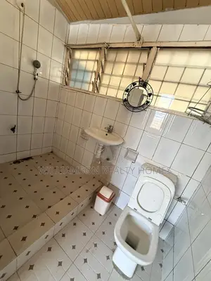 3bdrm House in Community 20 Estate, Spintex for rent