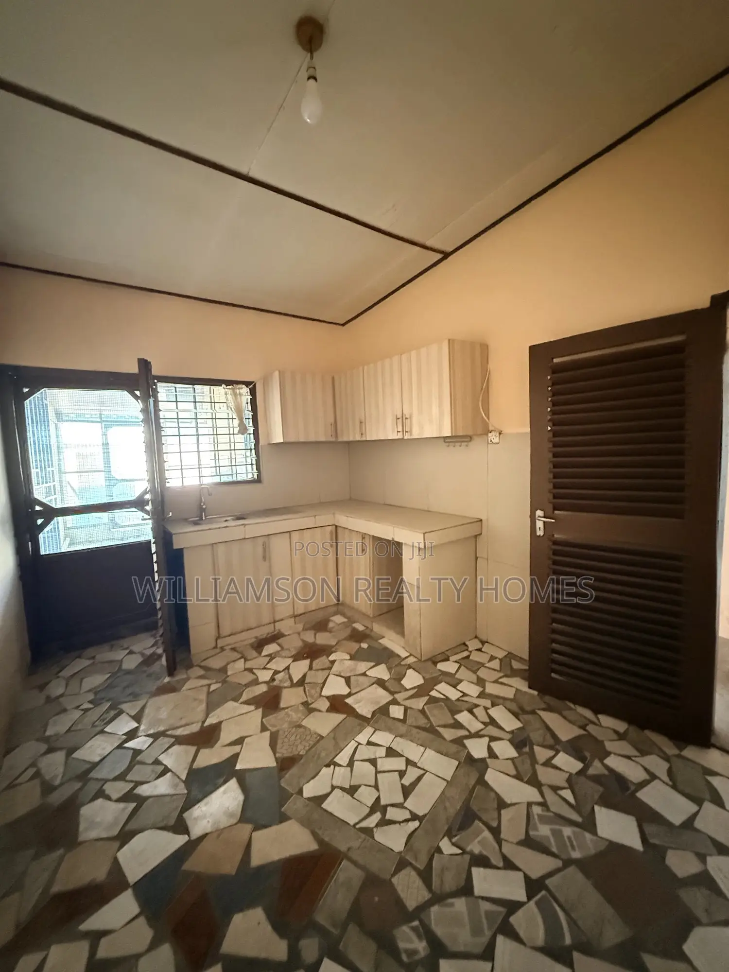 3bdrm House in Community 20 Estate, Spintex for rent