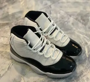 Air Jordan 11 Cool Black and Grey Available High -Quality