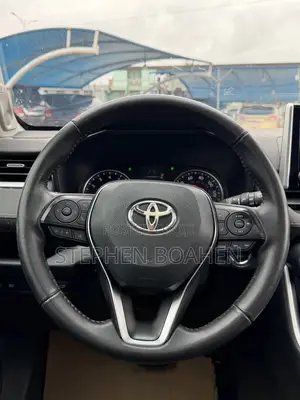 Toyota RAV4 XLE Premium AWD 2020 Red