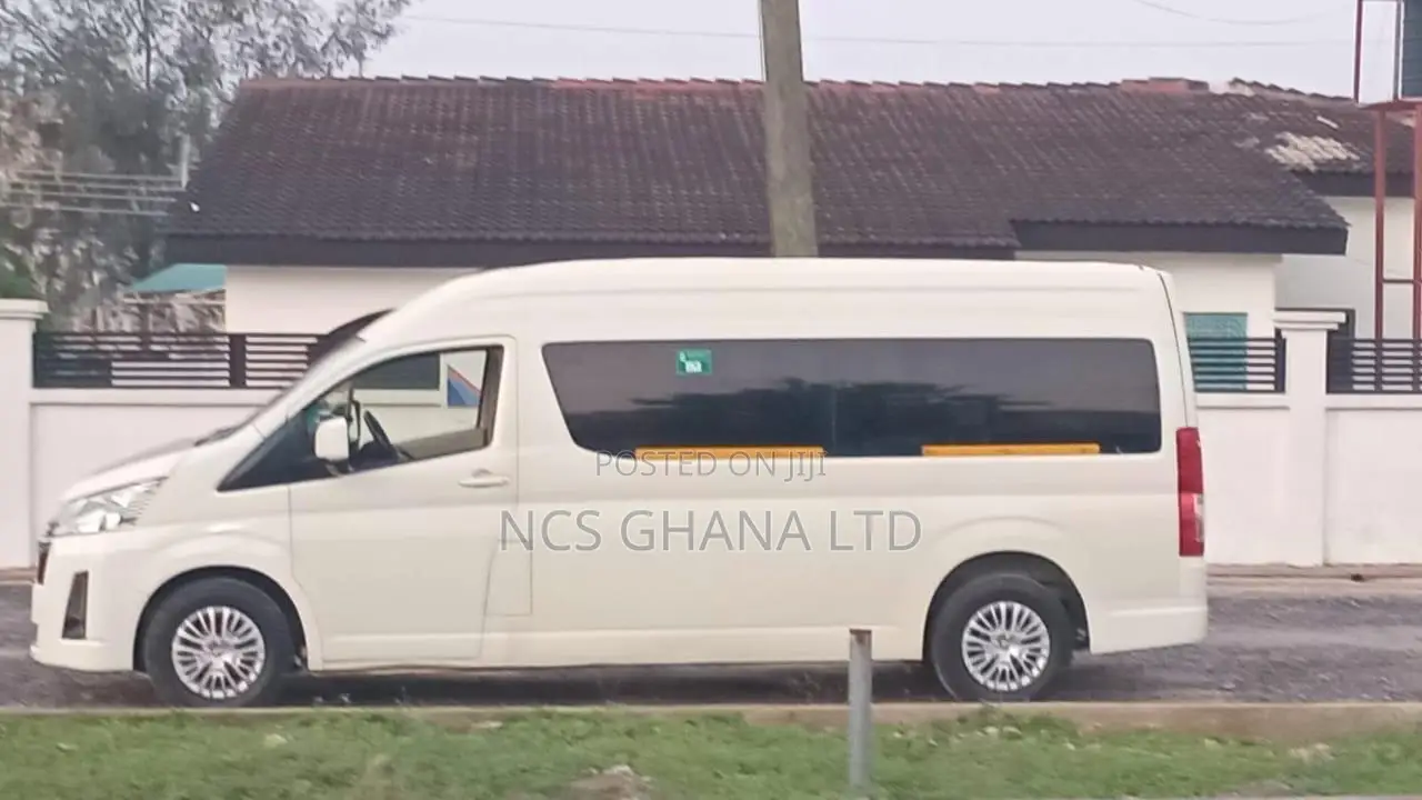 Toyota HiAce 2021 White