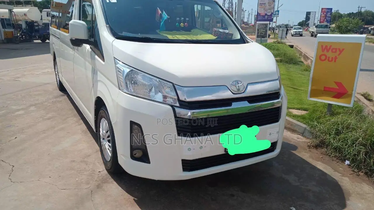 Toyota HiAce 2021 White