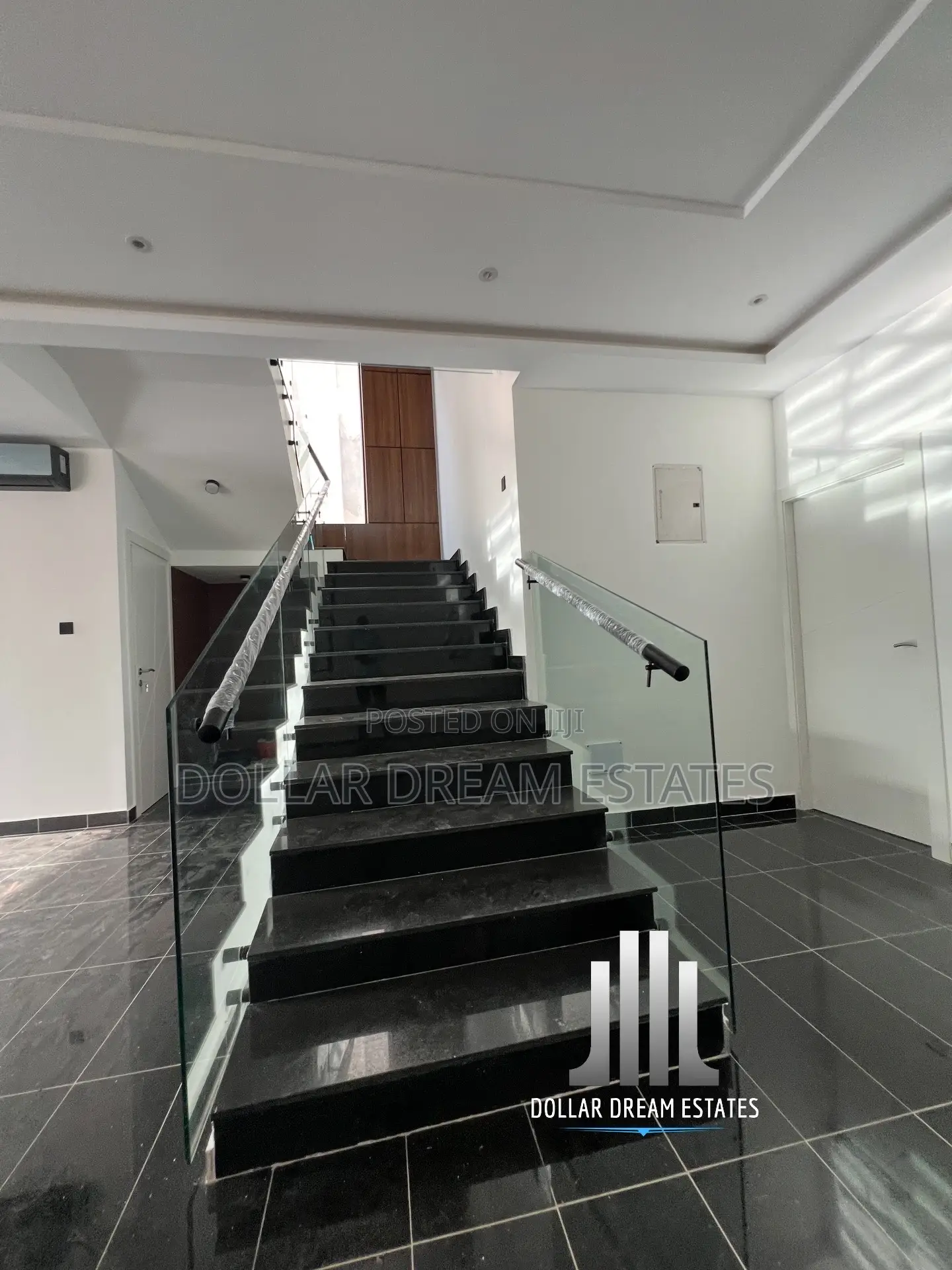 5bdrm House in East Legon for sale