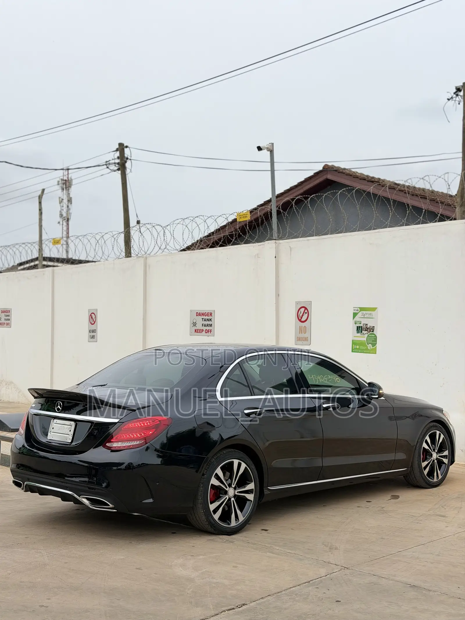 Mercedes-Benz C300 Luxury Sedan RWD (2.0L 4cyl 7A) 2017 Black