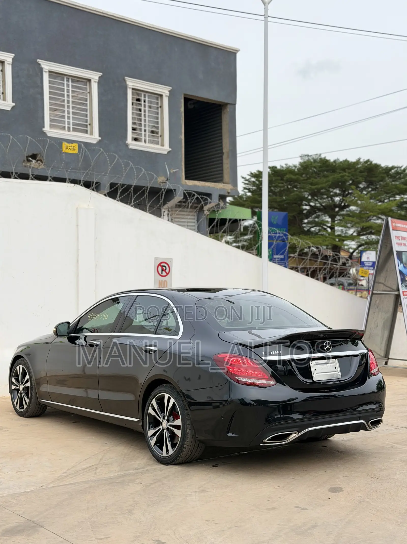 Mercedes-Benz C300 Luxury Sedan RWD (2.0L 4cyl 7A) 2017 Black