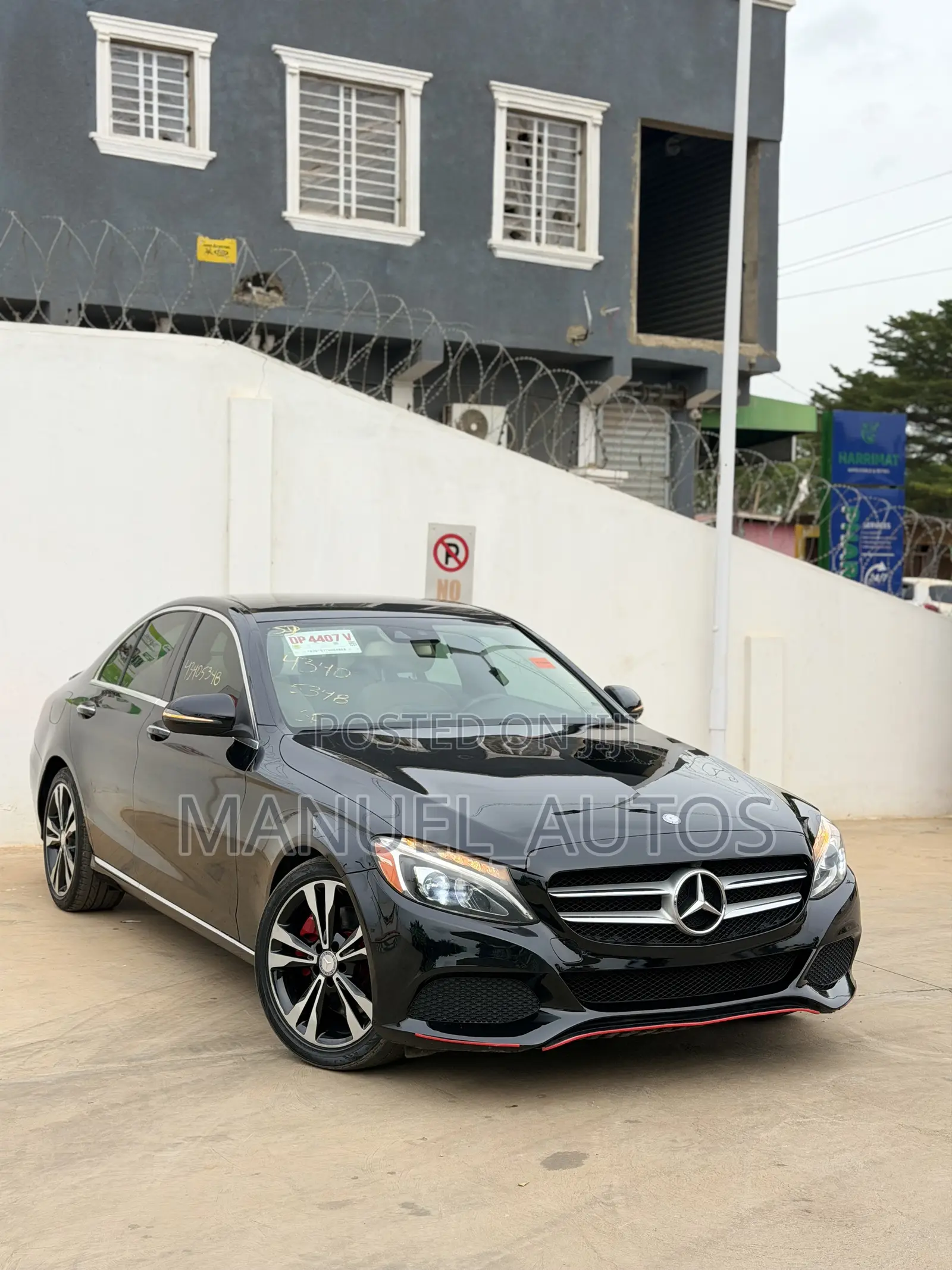 Mercedes-Benz C300 Luxury Sedan RWD (2.0L 4cyl 7A) 2017 Black