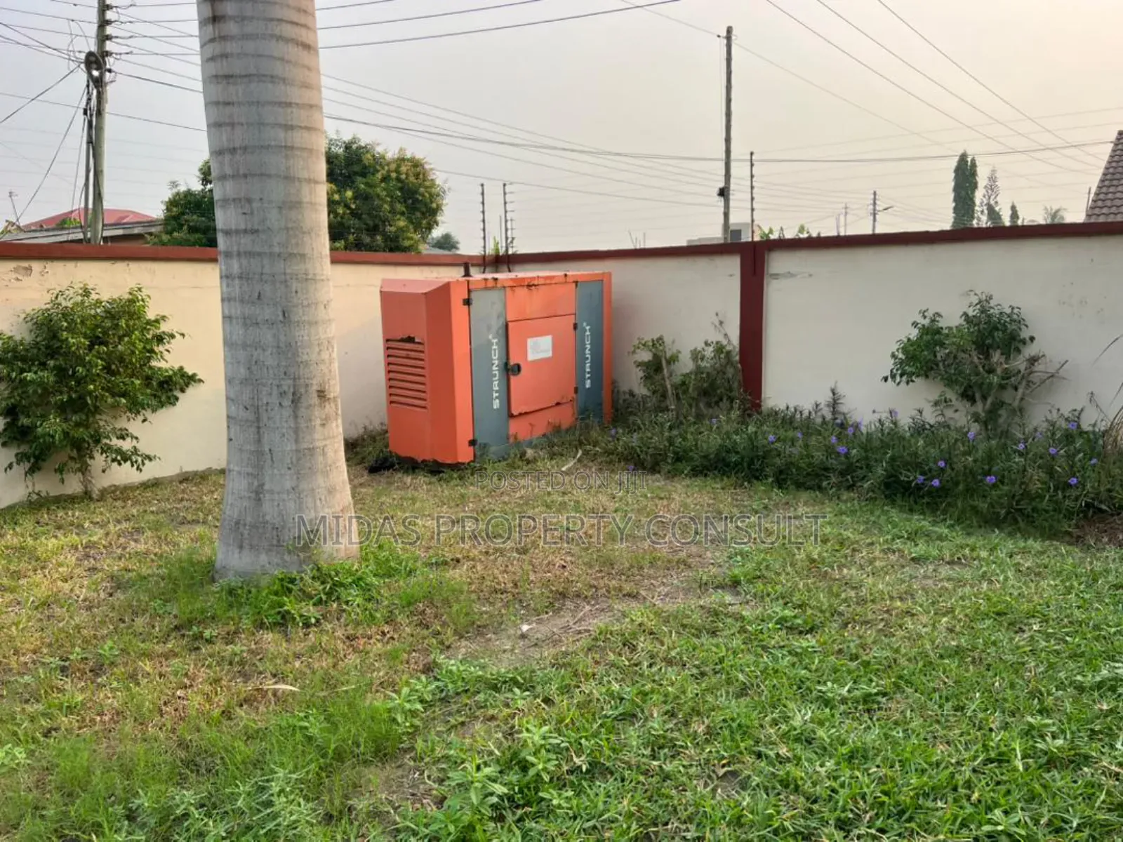 5bdrm House in Scc Dvla Road, Weija Junction for sale