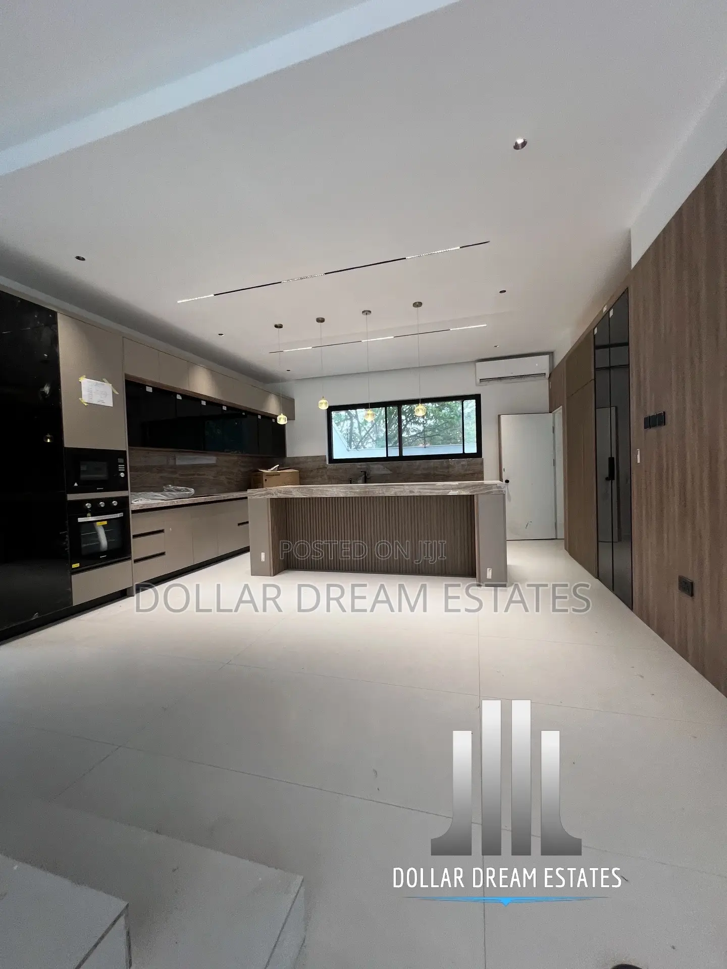 6bdrm House in East Legon for sale
