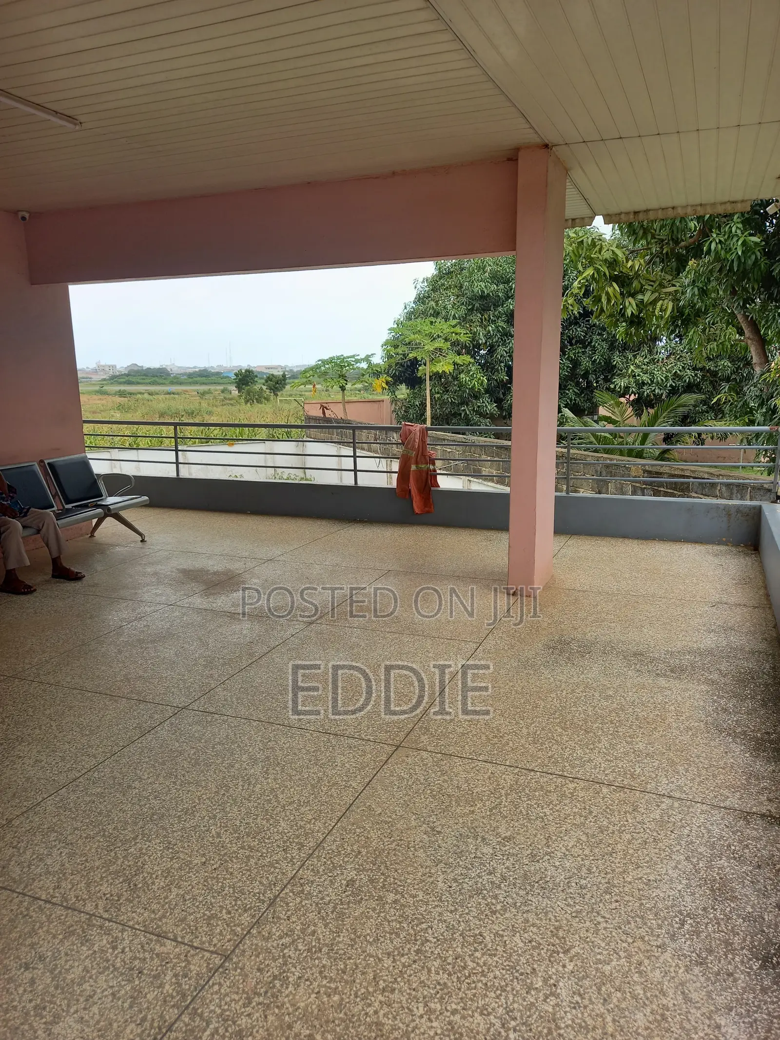 Commercial Property at Airport Ridge, Minutes From Airport