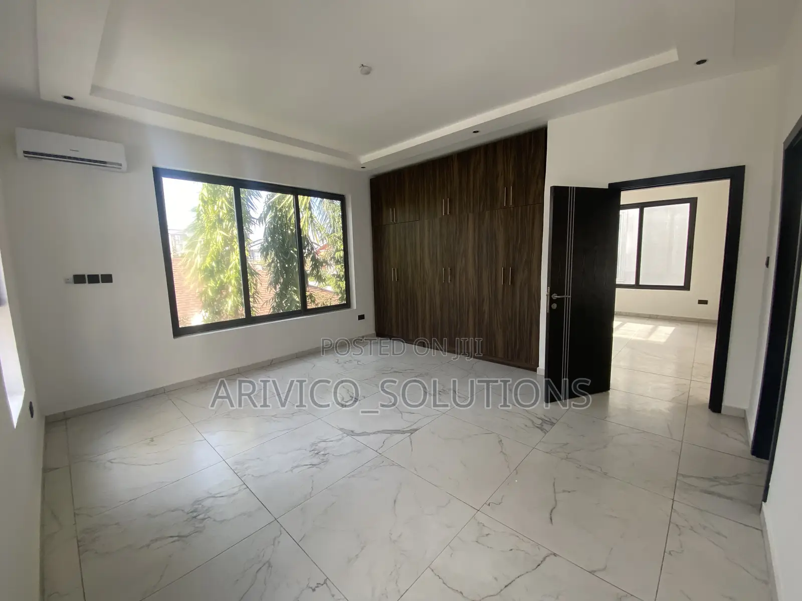 5bdrm House in Roman Ridge, Accra Metropolitan for sale