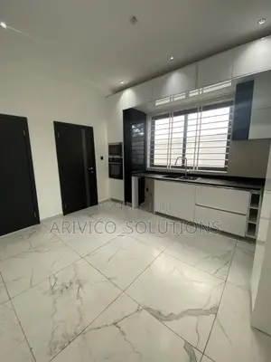 5bdrm House in Roman Ridge, Accra Metropolitan for sale