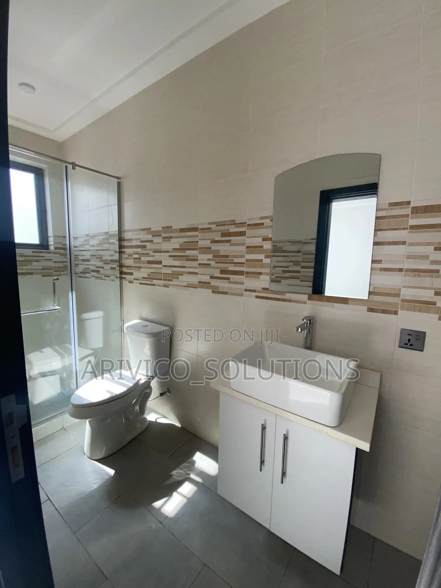 5bdrm House in Roman Ridge, Accra Metropolitan for sale