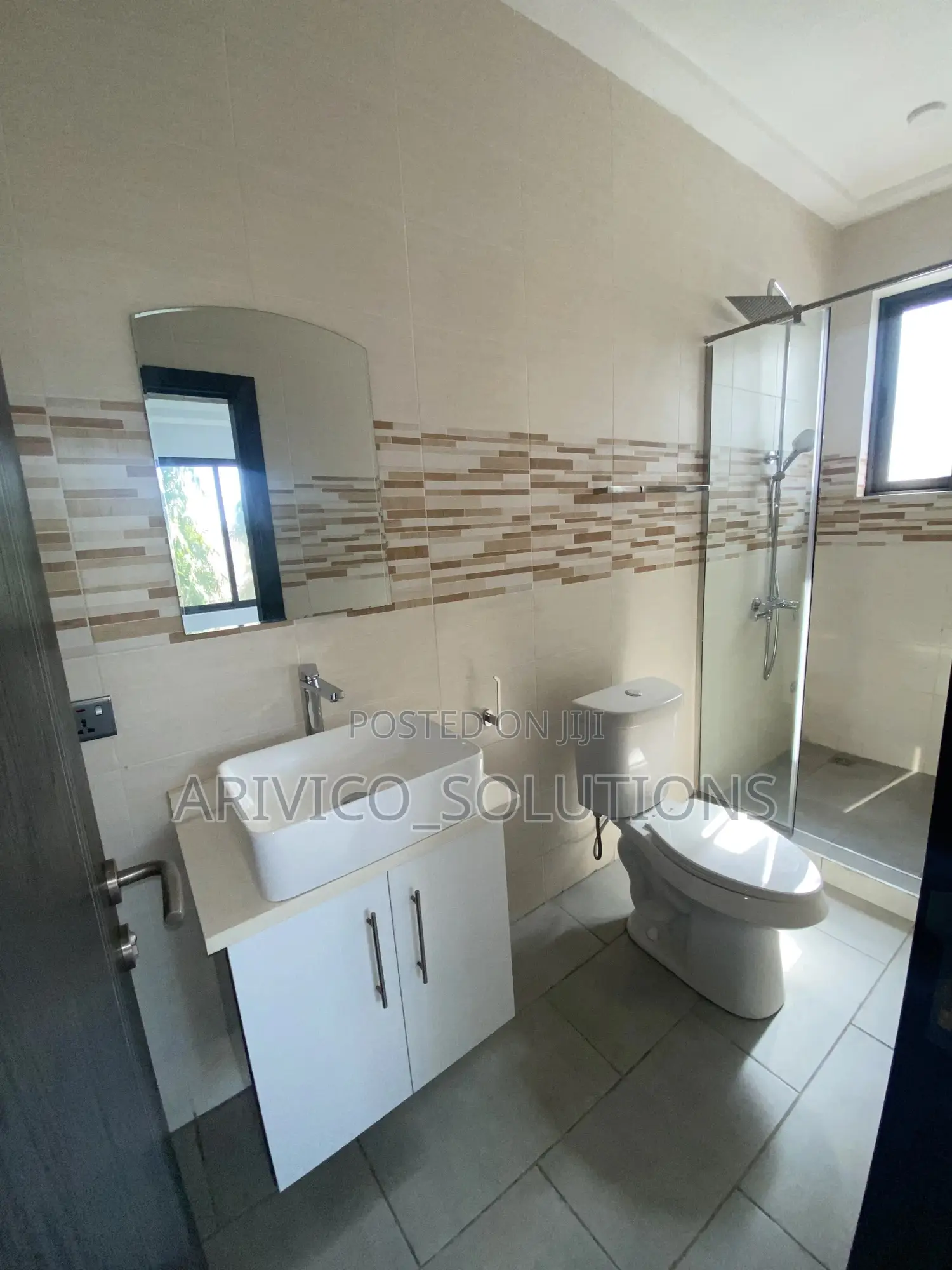 5bdrm House in Roman Ridge, Accra Metropolitan for sale